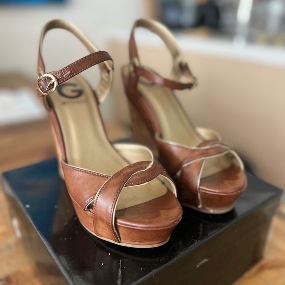 Guess Leather Wedges Sz 6.5 - Picture 2 of 8